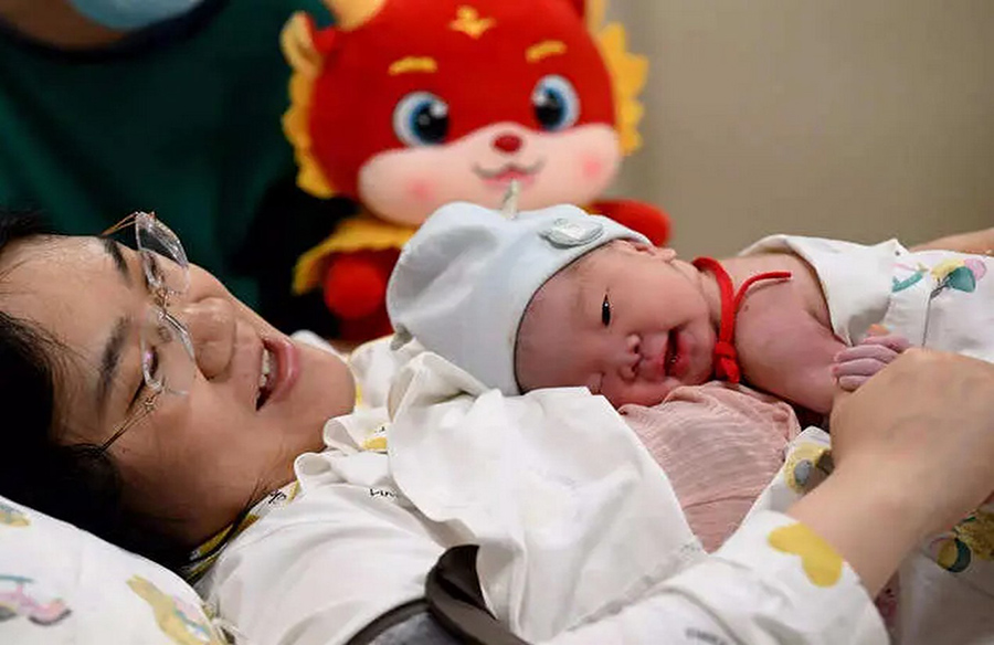 Decline in Birth Rate Leads to Closure of Delivery Services in Chinese Hospitals